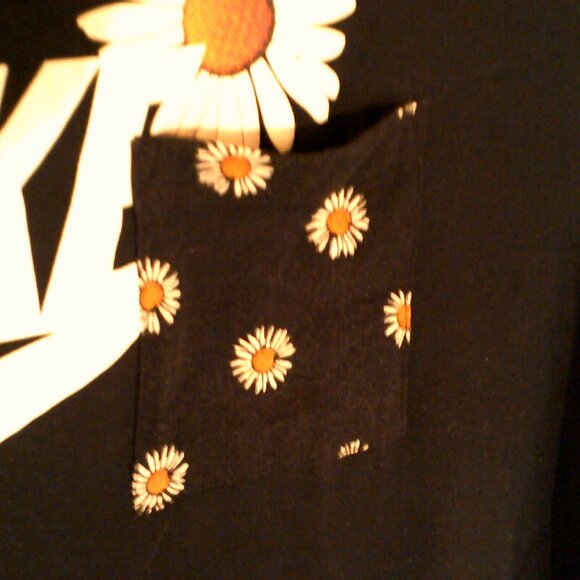 NIKE SPORTSWEAR "Daisy Pocket Tee" MEN'S BLACK WHITE T-SHIRT XL DM6429-010 - Picture 3 of 7